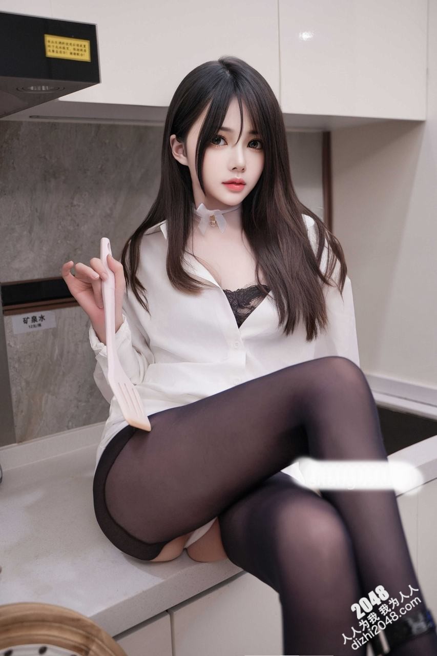 秀人网模特，新人，【林月月】，职业生涯第二套，三点全漏，无毛馒头逼
