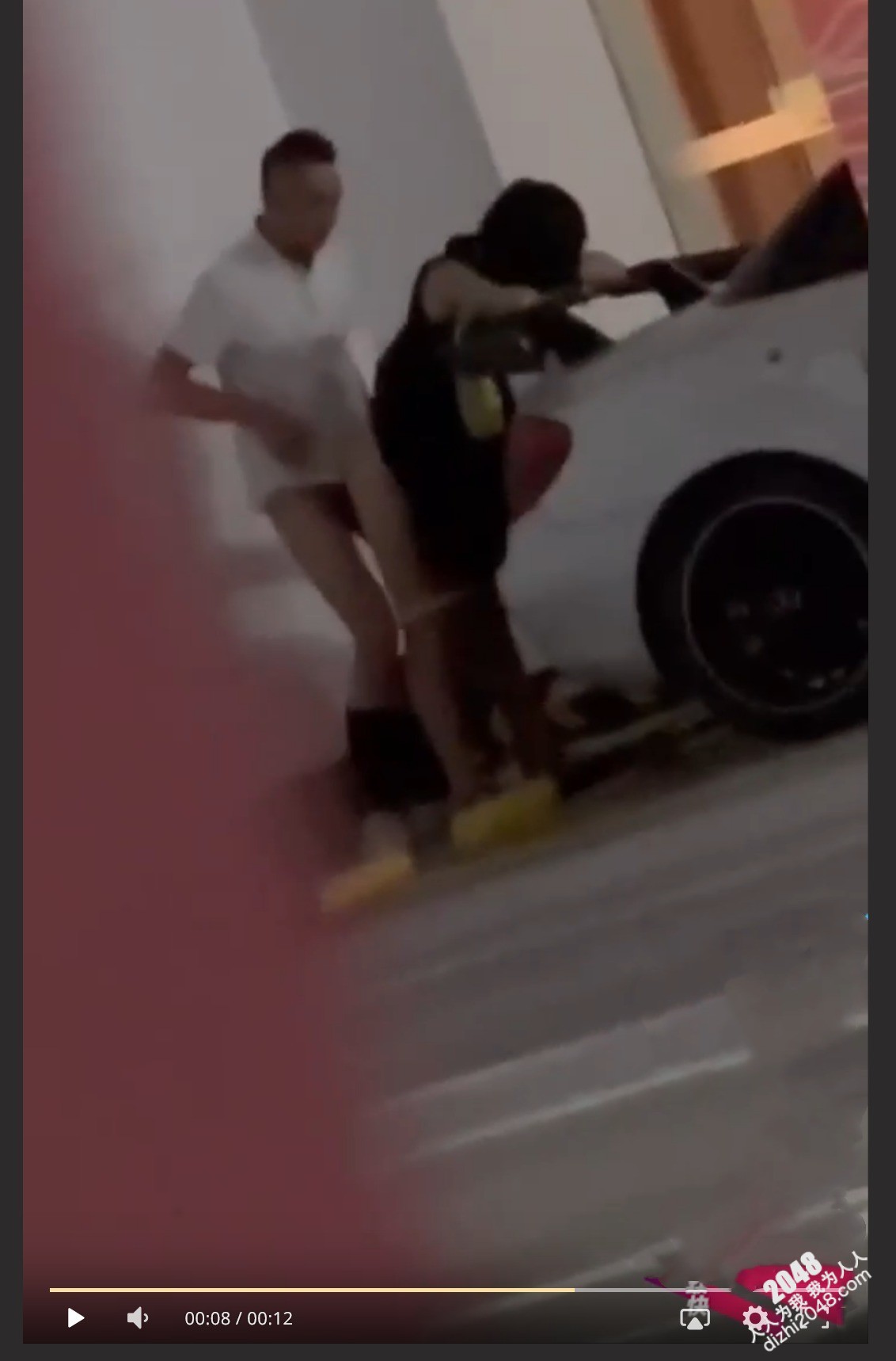 广东云浮吾悦广场地下停车场男女偷情 被瓜友录下全网疯传 中年大叔操小妹 当然急不可耐了